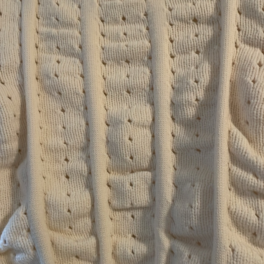 Ivory Textured sweater with shoulder pads